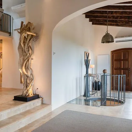 Bella Roca Villa *